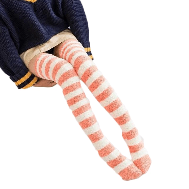 Chaussette Haute à Rayures – HANA(Chaussette Haute Rayure Hana) 1 Chaussette Haute à Rayures – HANA(Chaussette Haute Rayure Hana)