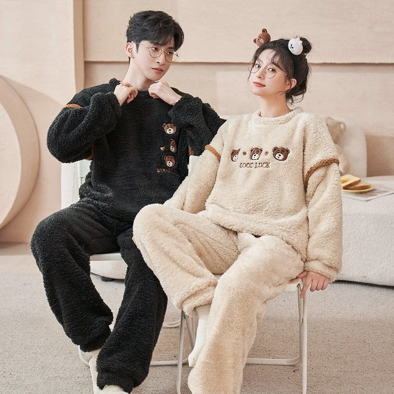 Pyjama Pilou Couple Manches Longues Avec Motif Ours(Pyjama Pilou Couple) 1 Pyjama Pilou Couple Manches Longues Avec Motif Ours(Pyjama Pilou Couple)