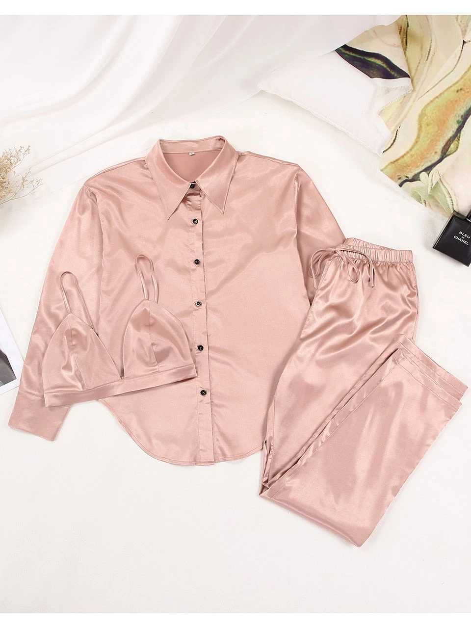 Pyjama Satin Femme Luxe Ensemble 3 Pièces(Pyjama Satin Femme Luxe) 10 Pyjama Satin Femme Luxe Ensemble 3 Pièces(Pyjama Satin Femme Luxe) – Image 10